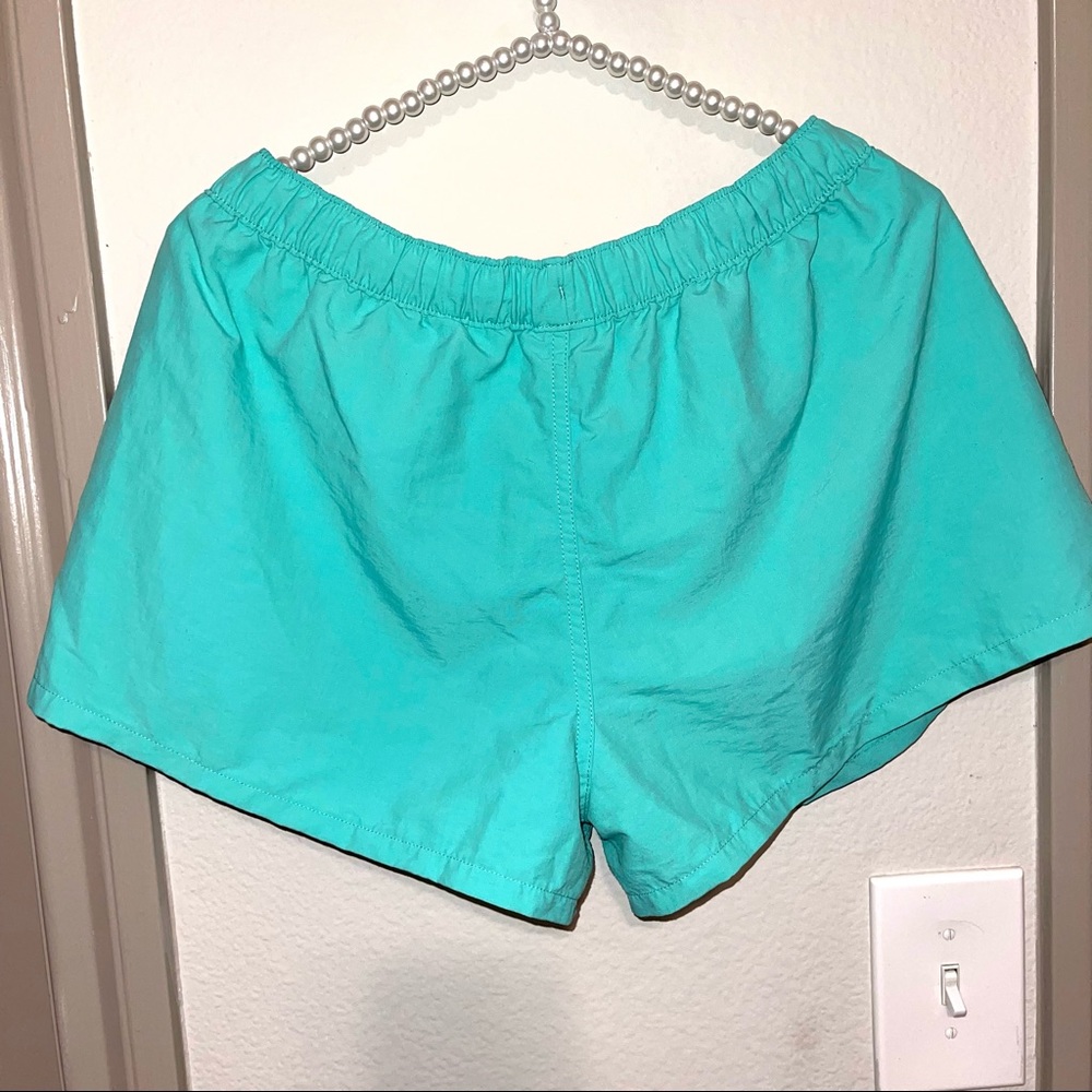 Patagonia womens baggie style shorts (2.5 inch inseam) - Picture 4 of 5